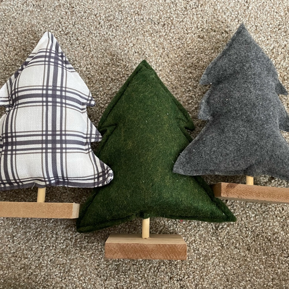 Set of 3 - felt Christmas trees on wooden block stands